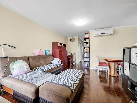 4th image of 2518 123rd Street
