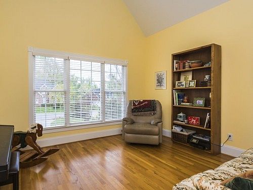 5th image of 2415 N Beech Ln