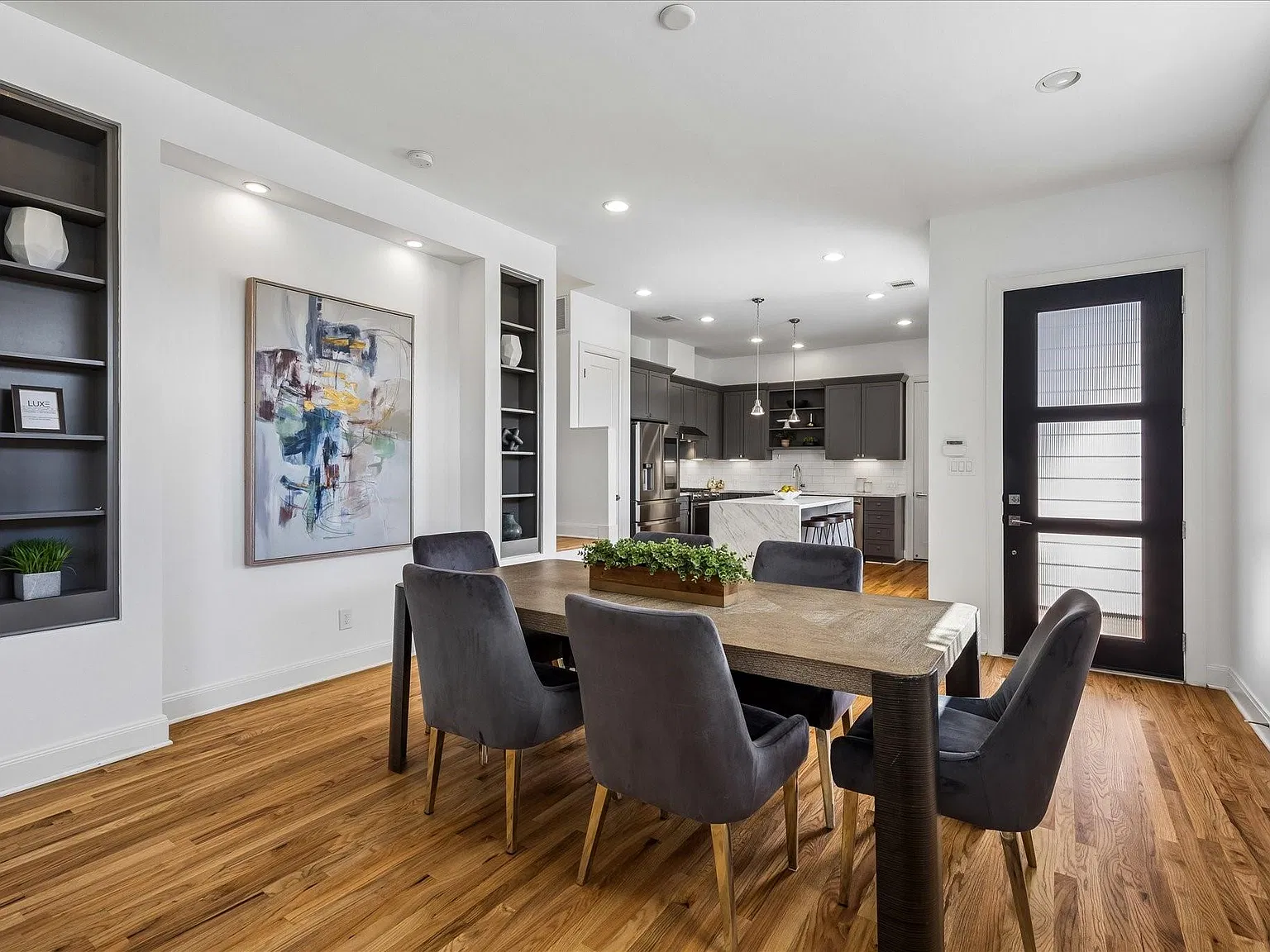 4 bed, 3.5 bath, 3000 sqft, $6,499 — Photo 4
