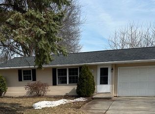 1126 Jaymar St, Green Bay, WI 54313