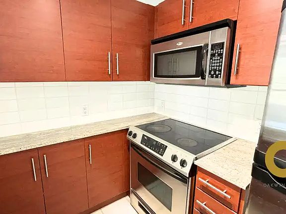 4th image of 814 Royal Ave #1204