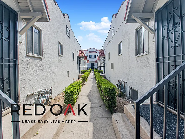 424 E 20th St #424.5 — Photo 9