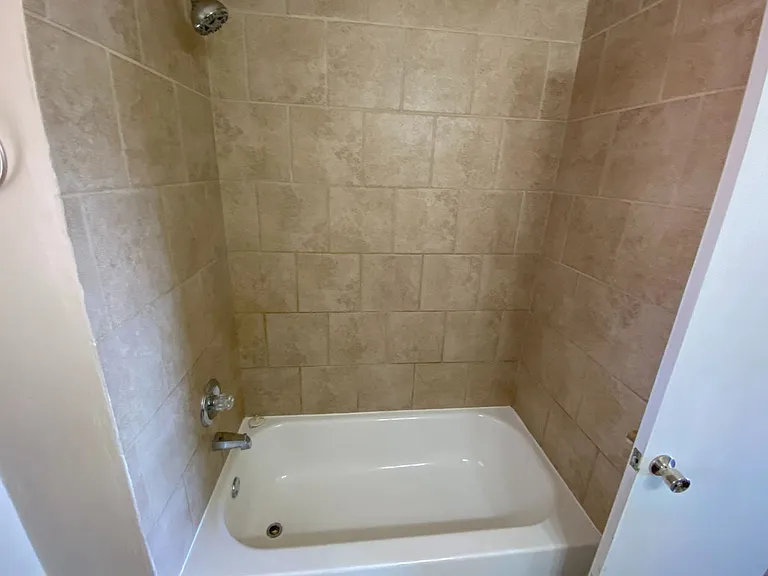 720 Robin Hill Rd — Photo 18