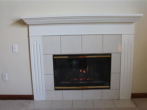 Gas Fireplace to in living room gives a nice cozy feeling