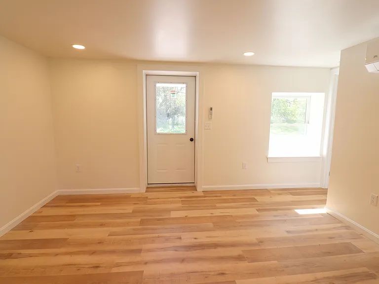 293 E Main St #5 — Photo 4