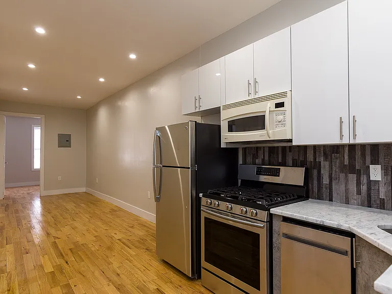 197 Irving Ave #3L — Photo 1