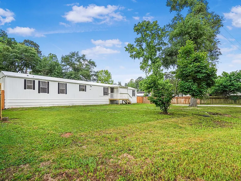 21950 Caney Dr — Photo 2