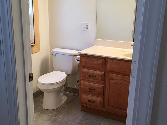 Master bathroom (view 2)