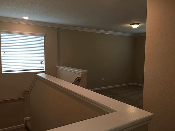 4th image of 81 Aspen Leaf Dr