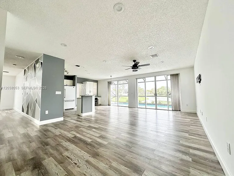 7647 Rockport Cir — Photo 3