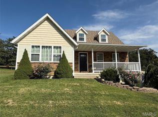 40 Surrey Hills Rd, Hannibal, MO 63401