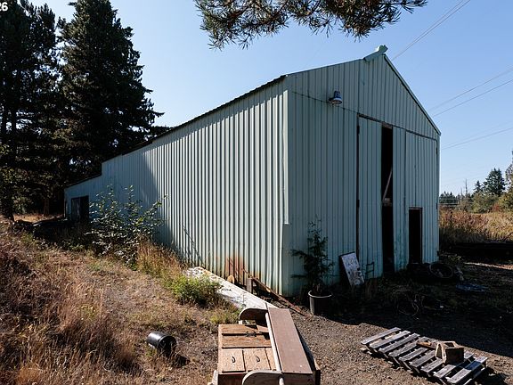 3rd image of 76658 Heath Rd