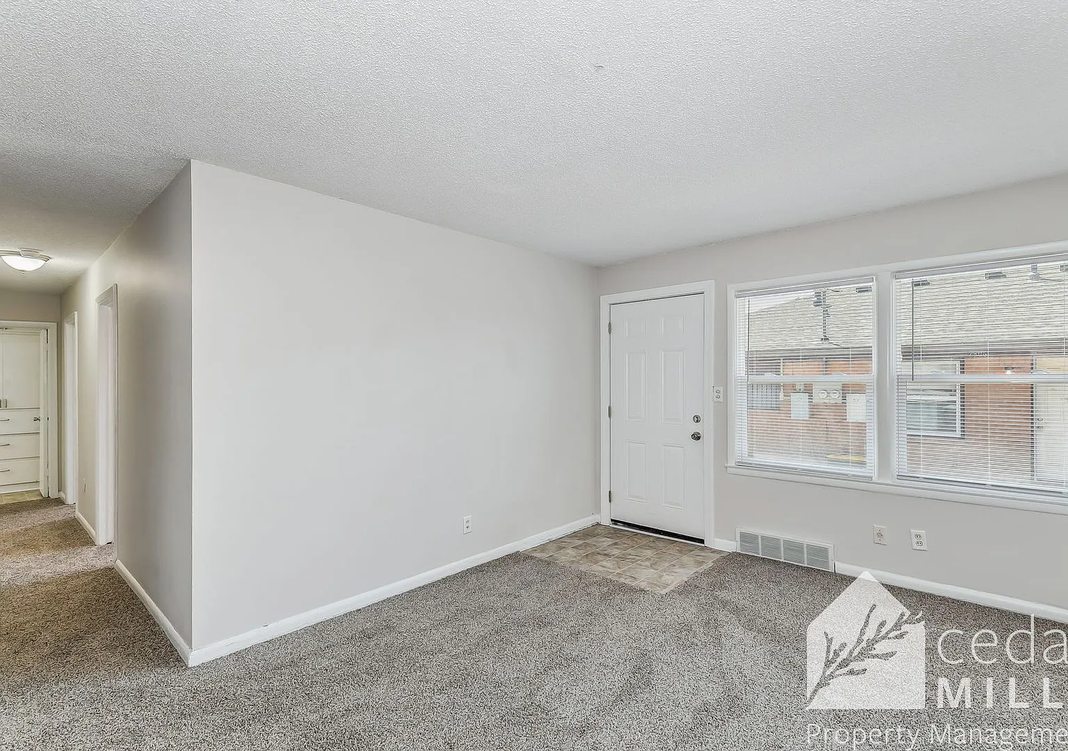 Remodeled Duplex Conveniently Located Near WSU! Section 8! — Photo 1