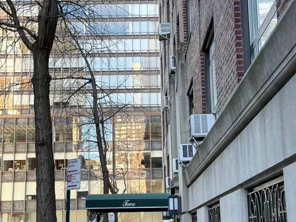 2 Beekman Place 15/16C image 17 of 17