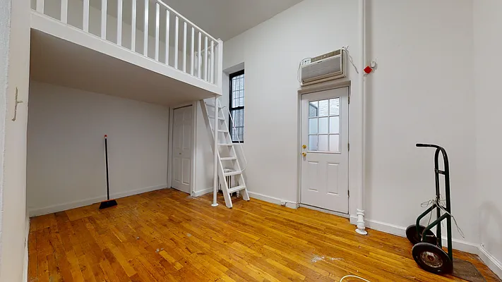 Rented by Bond New York | media 3