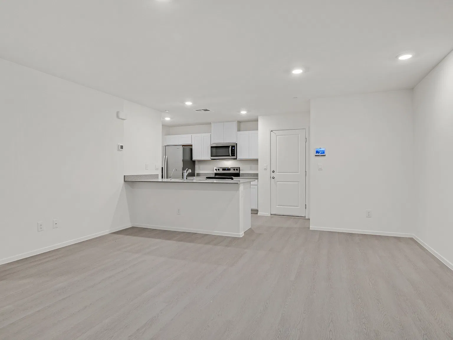 3 bed, 2.5 bath, 1309 sqft, $2,100 — Photo 3