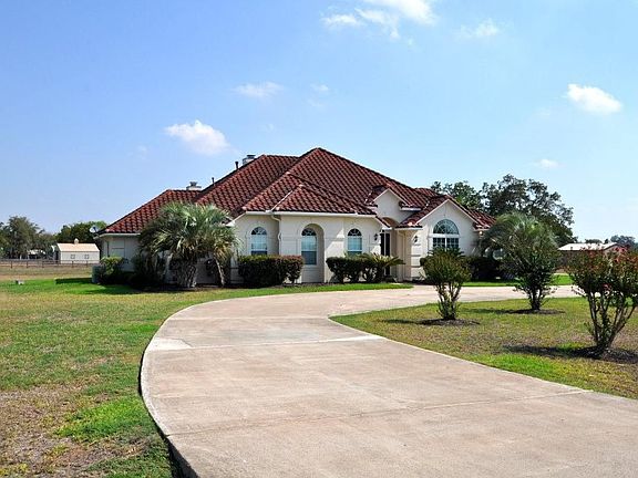 3rd image of 3334 Blue Grass Dr