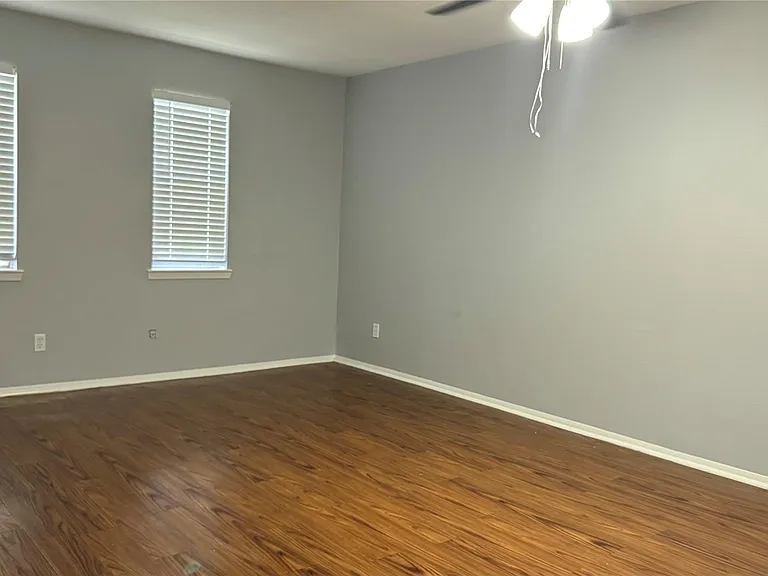 7925 Grove Ridge Dr — Photo 3