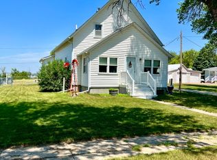 514 W 2nd St, Laurel, NE 68745