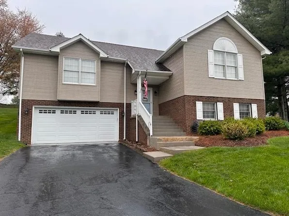 208 Glen View Ln, Radford, VA 24141