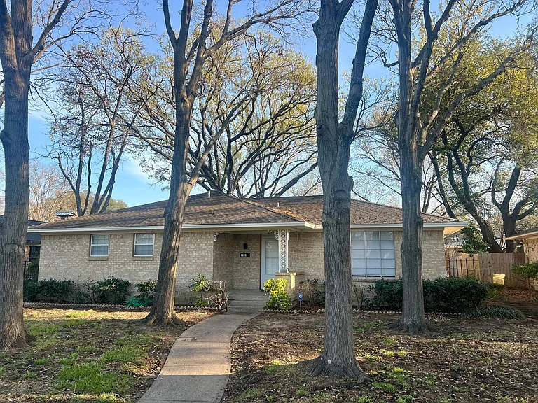 2228 Babalos Ln — Photo 4