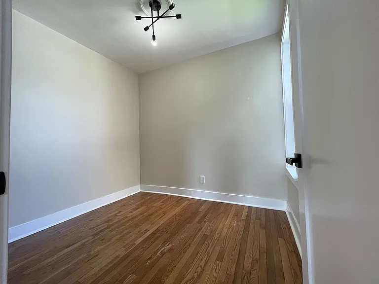 4 Warner Ave #1 — Photo 5