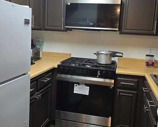 3rd image of 6825 Alabama Ave Unit 217