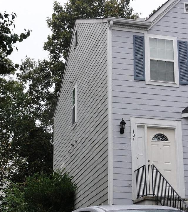 2nd image of 102 Lakestone Ct