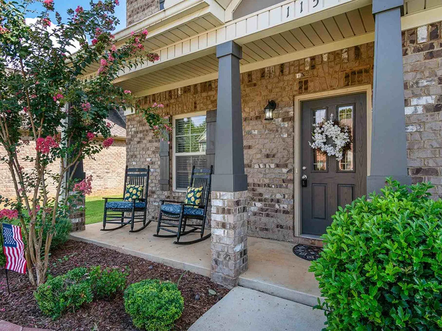 3 bed, 2.5 bath, 2606 sqft, $2,700 — Photo 2