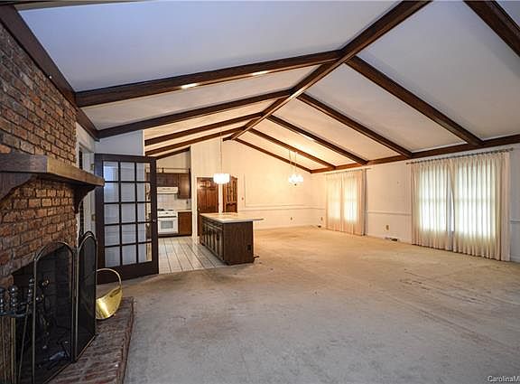5th image of 5000 Craigwood Dr #9