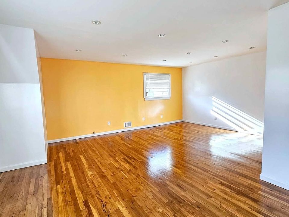2nd image of 16715 140th Ave #2
