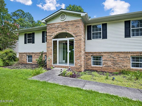 5th image of 663 W Hills Dr