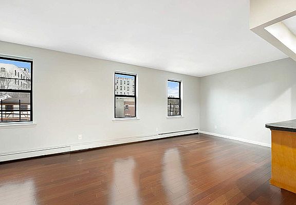 4th image of 649 Eagle Ave #2