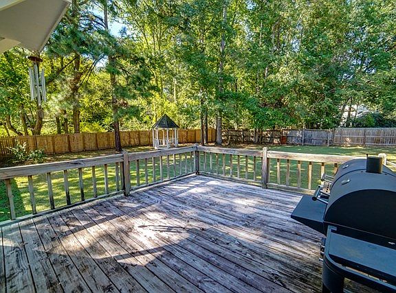 5th image of 3847 Villa Ln