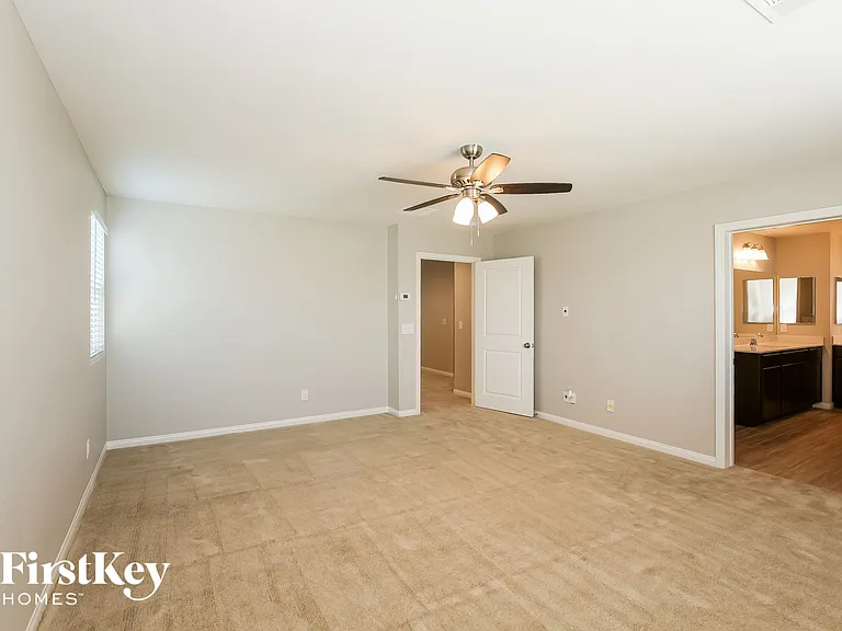 4730 Challenger St — Photo 8