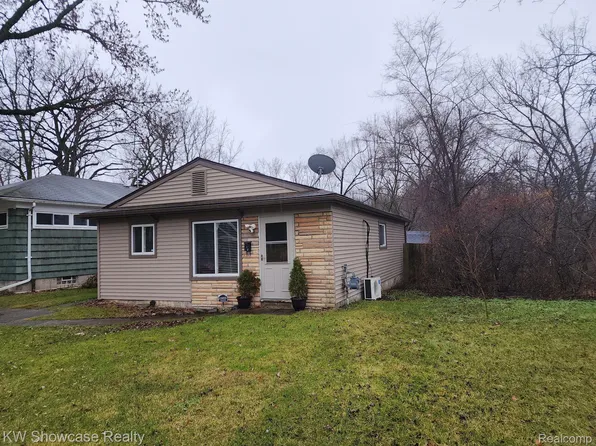 15055 Grayfield St, Detroit, MI 48223