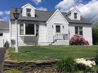 7 Hoffman Dr, Latham, NY 12110