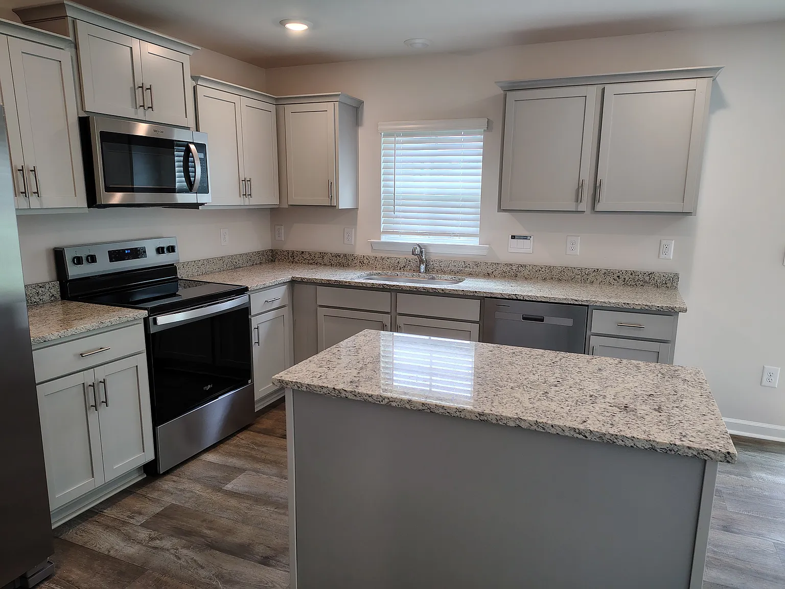 5 bed, 2644 sqft, $2,775 — Photo 4