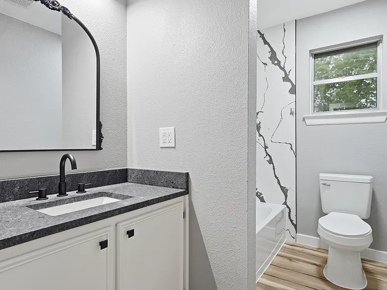 1009 S Jefferson St — Photo 15