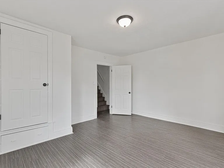 1020 N George St — Photo 19