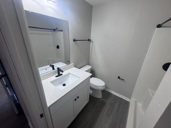 5th image of 2412 Vernon Ave S