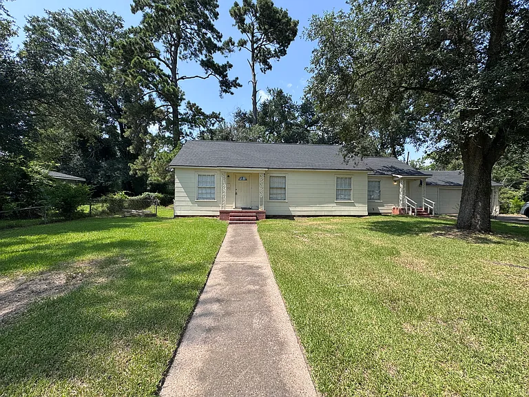 1220 Trinidad St — Photo 1