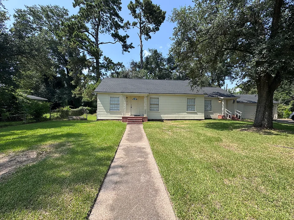 1220 Trinidad St