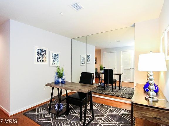 Entryway-Den/Study