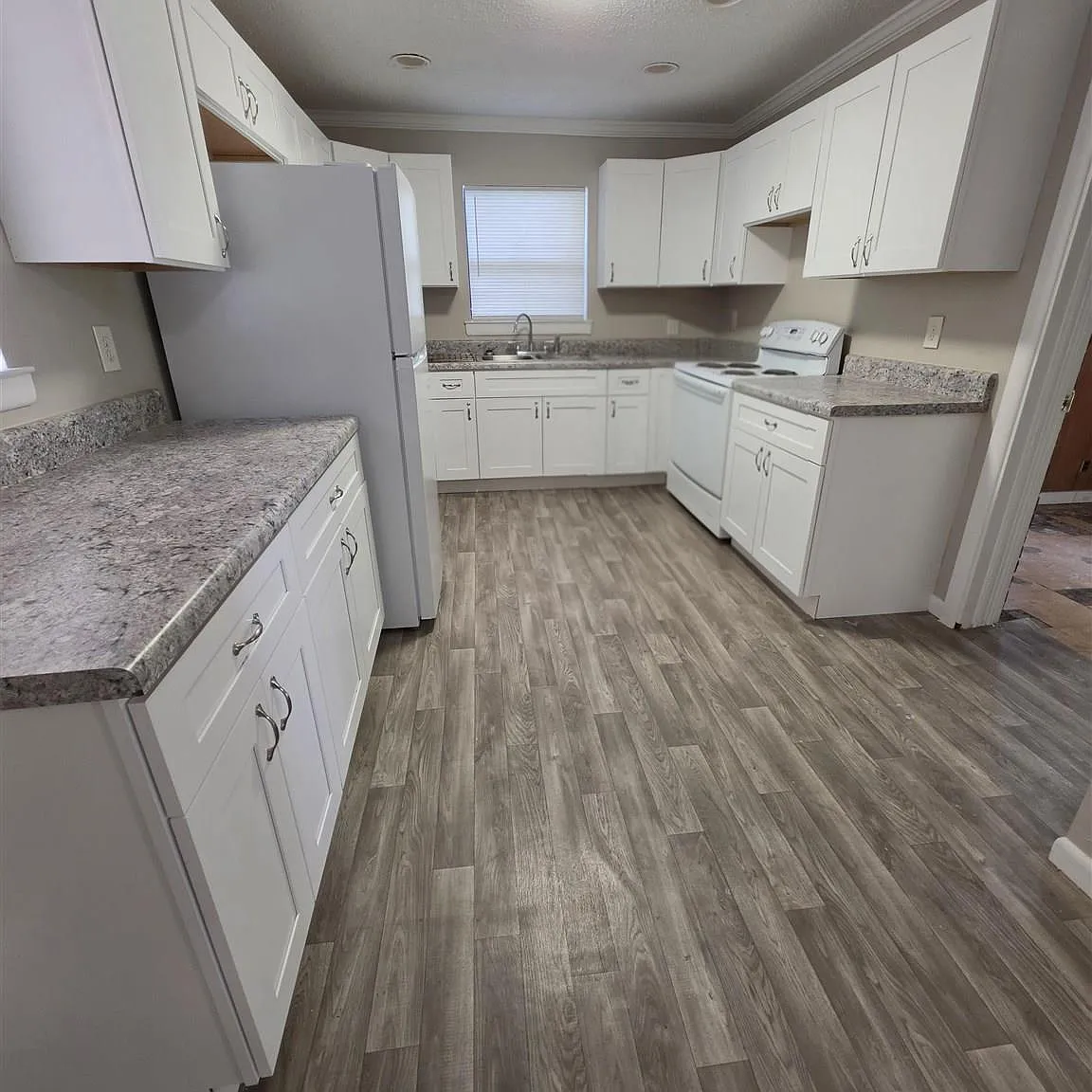 3 bed, 1.5 bath, 1724 sqft, $1,400 — Photo 2