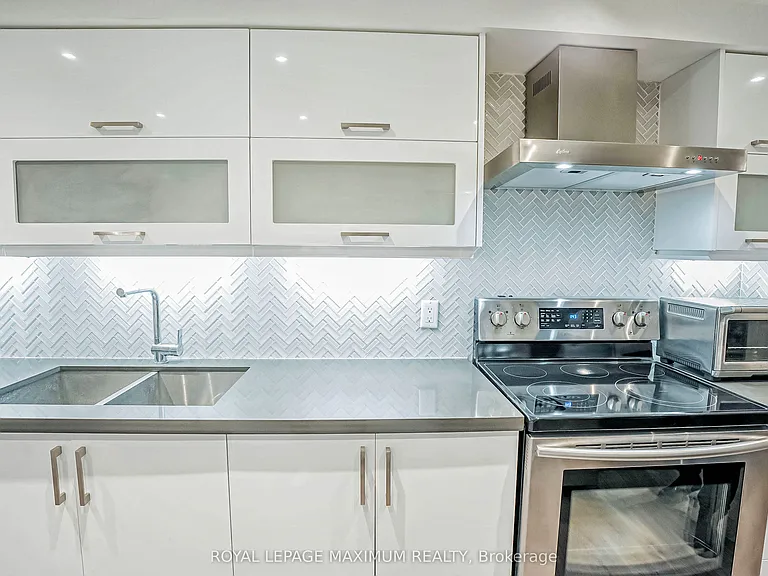 19 Corner Brook Cres #BASEMENT — Photo 12
