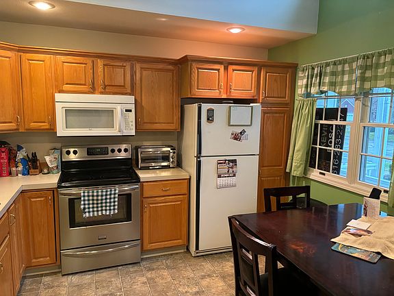 4th image of 557 Scarlet Oak