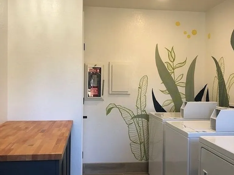 La Vista Apartments — Photo 26