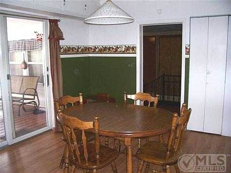 4th image of 715 Brown St