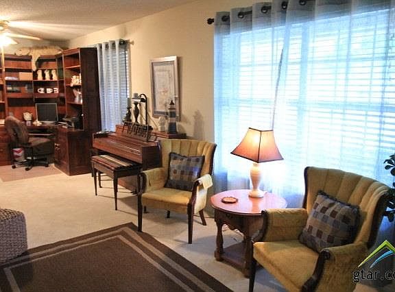 3rd image of 1607 Yosemite Dr
